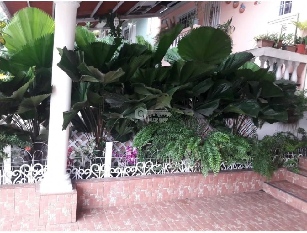 SE VENDE CASA EN LAS CUMBRES URB. SAN ANDRES FRENTE AL METRO