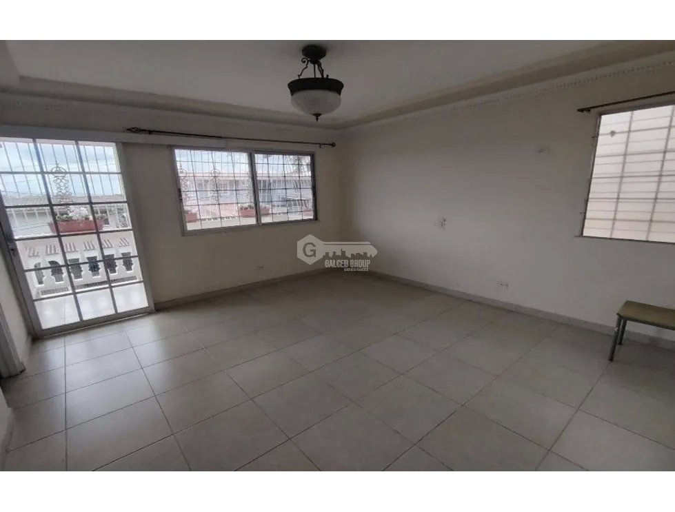SE VENDE CASA EN LAS CUMBRES URB. SAN ANDRES FRENTE AL METRO