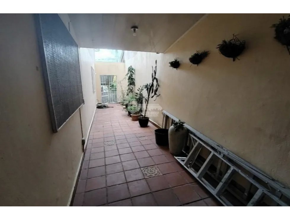 LAS CUMBRES / URB. SAN ANDRES / 184M / 3 HABITACION / FRENTE AL METRO