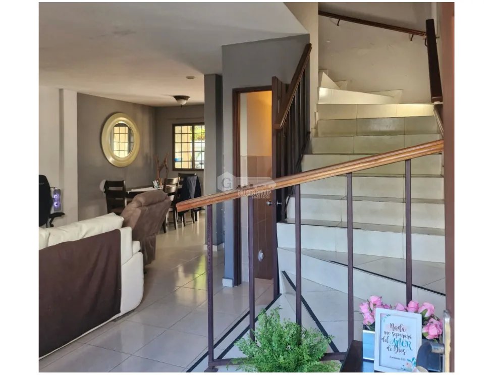 SE VENDE CASA EN LAS CUMBRES PH QUINTAS DEL LAGO CON TERRAZA Y PATIO