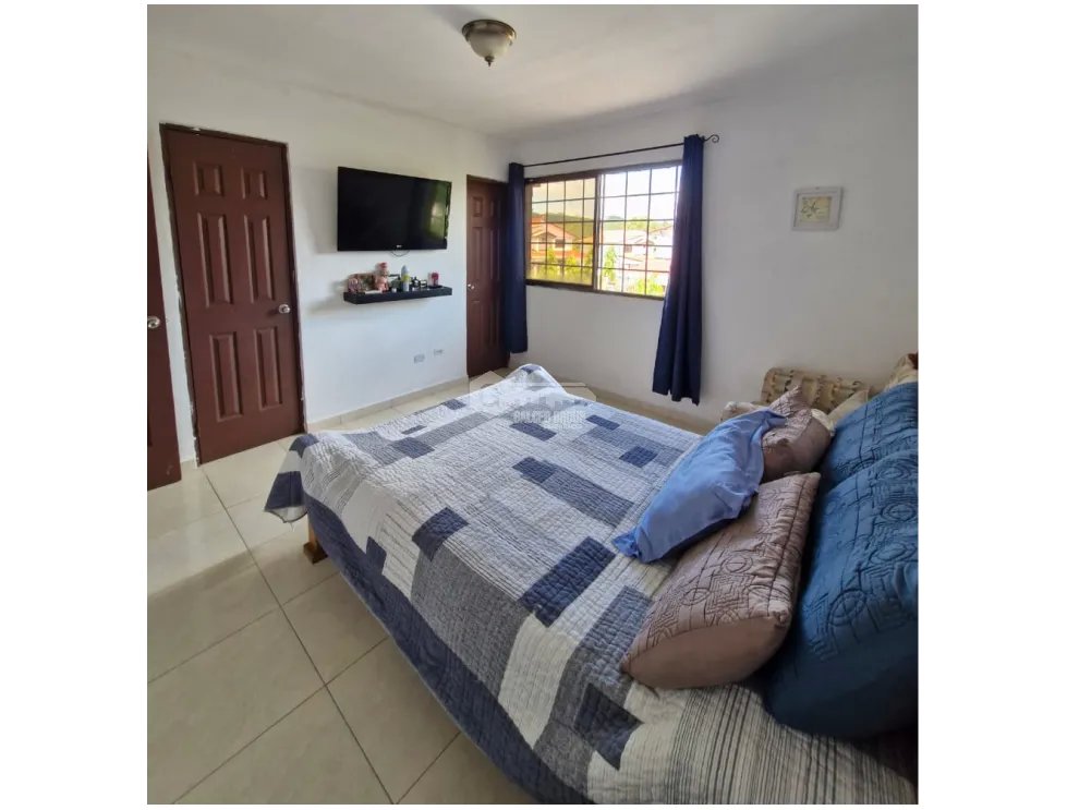 SE VENDE CASA EN LAS CUMBRES PH QUINTAS DEL LAGO CON TERRAZA Y PATIO