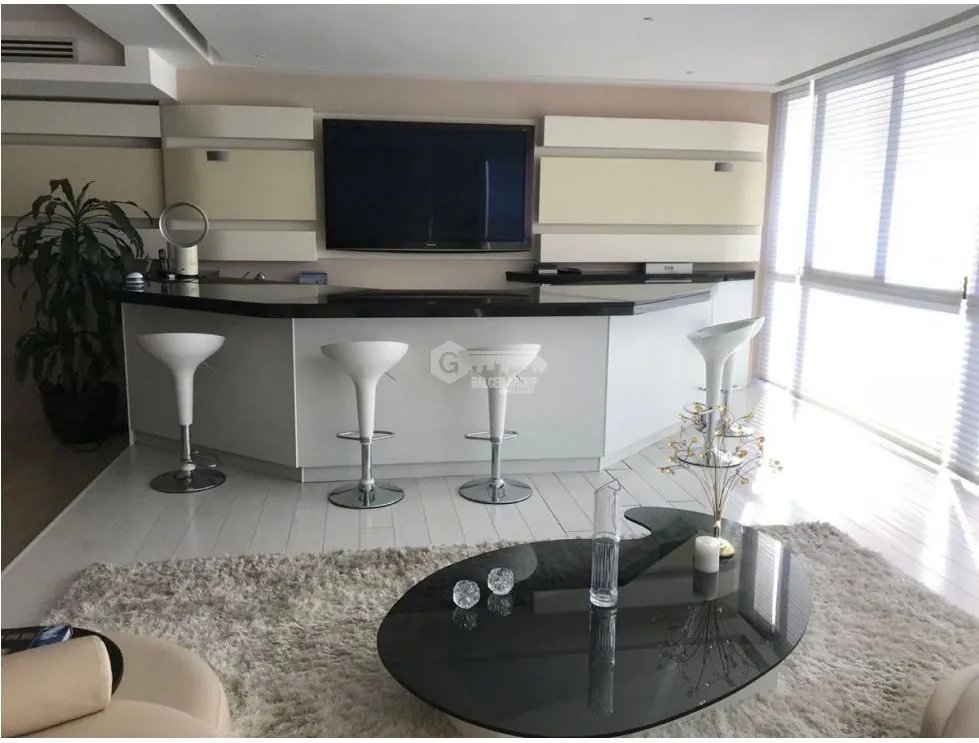 SE VENDE APARTAMENTO PH GOLDEN PALACE 354M 3 HABITACIONES 3 PARKING