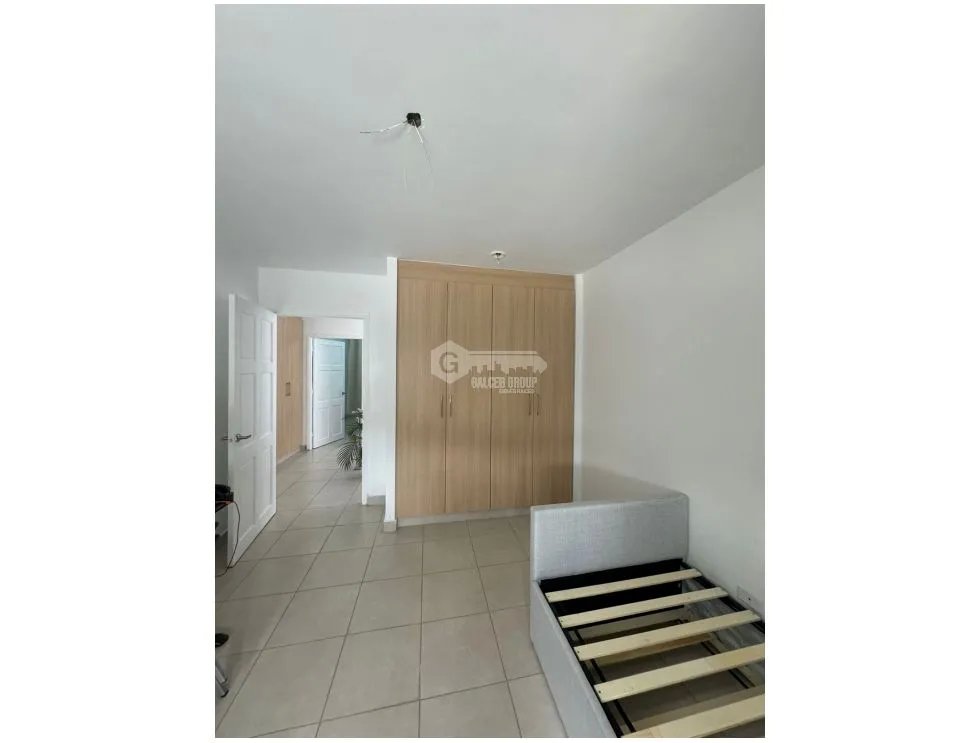 SE VENDE CASA EN BRISAS DEL GOLF PH AVENTURA DE 4 HABITACIONES Y PATIO