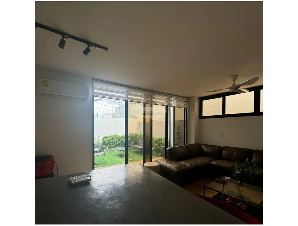 SE VENDE CASA EN BRISAS DEL GOLF PH AVENTURA DE 4 HABITACIONES Y PATIO