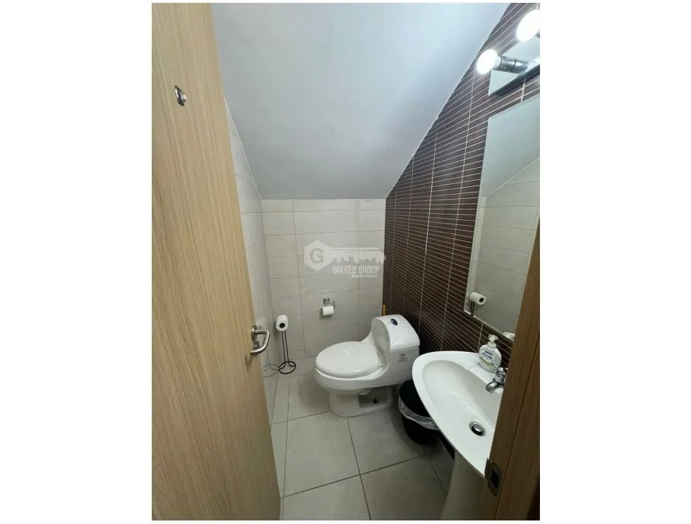 SE VENDE CASA EN BRISAS DEL GOLF PH AVENTURA DE 4 HABITACIONES Y PATIO