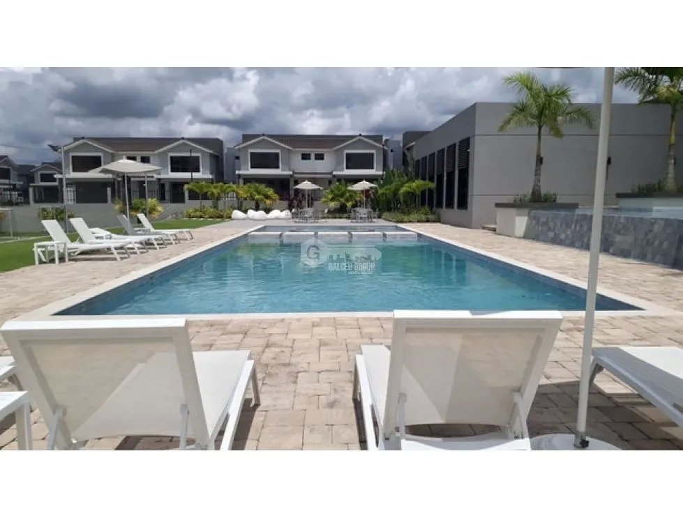BRISAS DEL GOLF / PH AVENTURA / 180M / 4 HABITACIÓN / TERRAZA