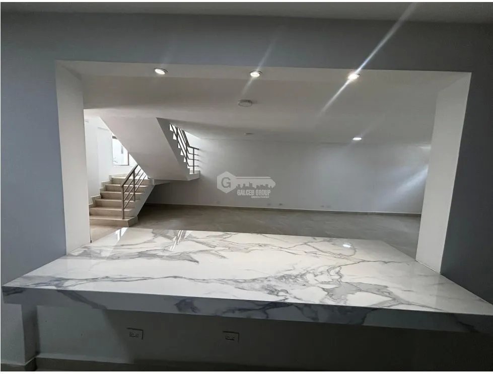 SE VENDE CASA EN SAN FRANCISCO URB. FLAMINGO DE 4 HABITACION Y TERRAZA