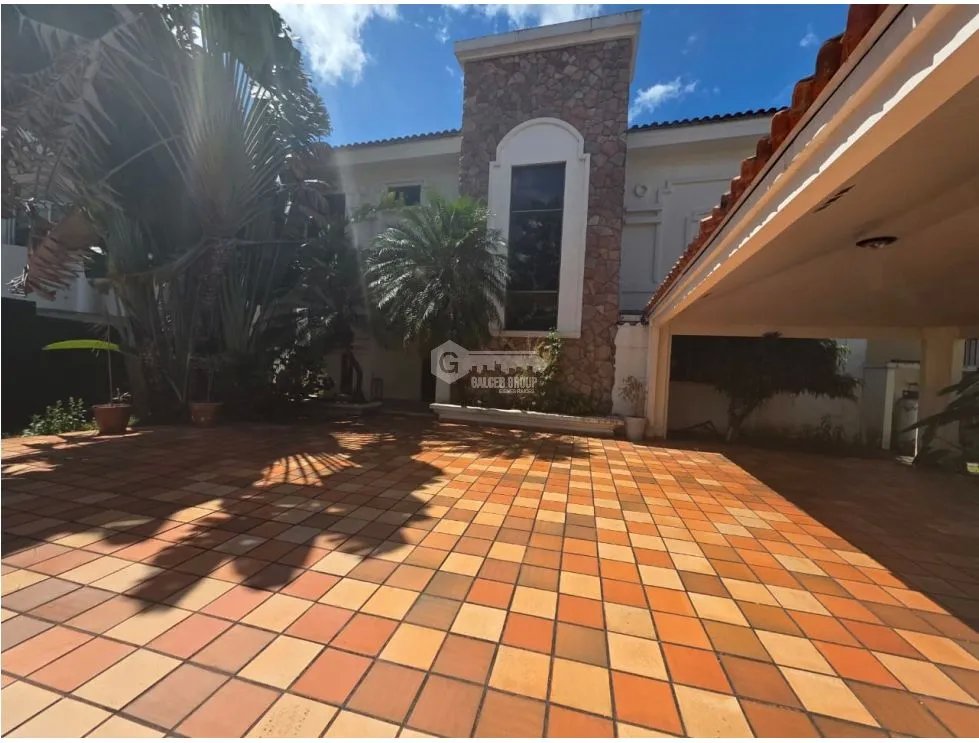 Single Family House for sale in Dos Mares