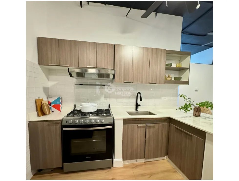 ALQUILER DE APARTAMENTO EN CASCO VIEJO PH PLAZA CENTRAL AMOBLADO