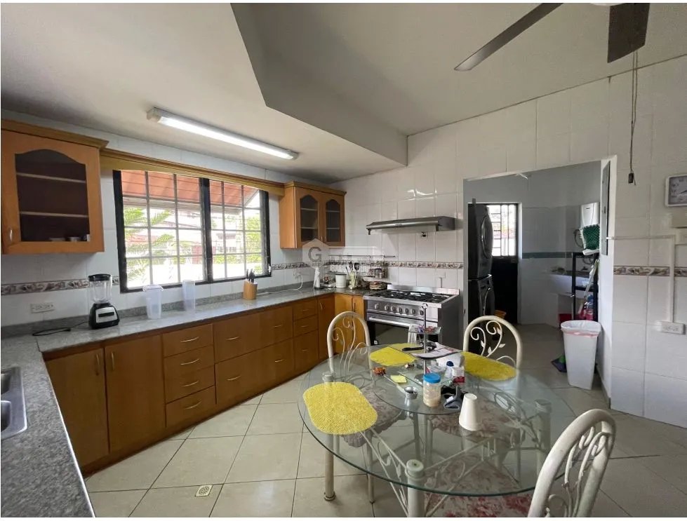 SE ALQUILA CASA EN ALTOS DE PANAMA URB. CASTILLA DE ORO LINEA BLANCA