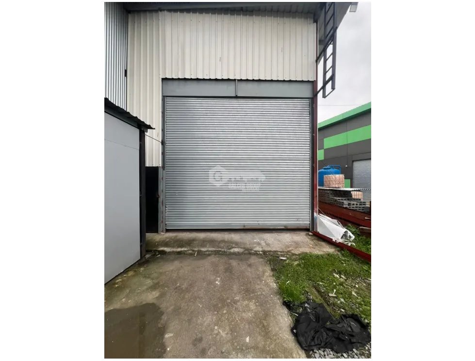 ALQUILER DE GALERA 80M EN PARQUE INDUSTRIAL MAÑANITAS ESPACIO AMPLIO