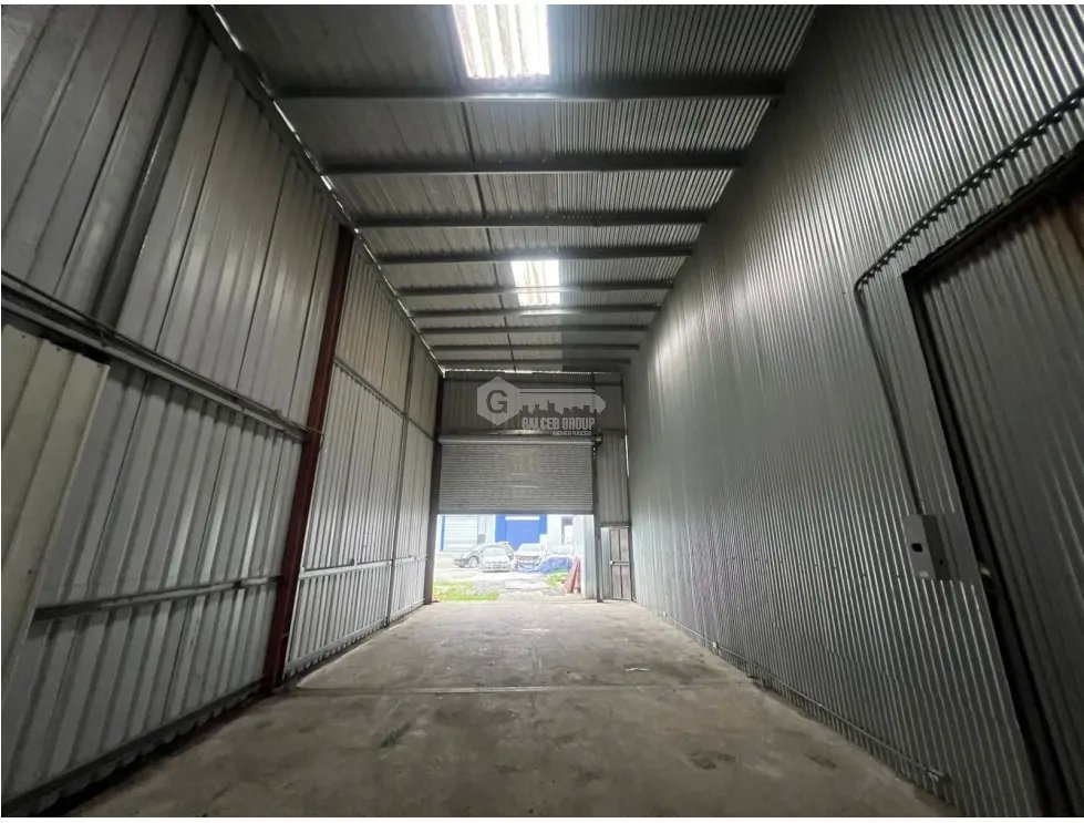 PARQUE INDUSTRIAL MAÑANITAS / 80M / 2 PARKING / ESPACIO AMPLIO
