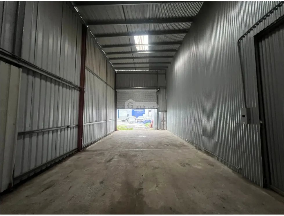 PARQUE INDUSTRIAL MAÑANITAS / 80M / 2 PARKING / ESPACIO AMPLIO