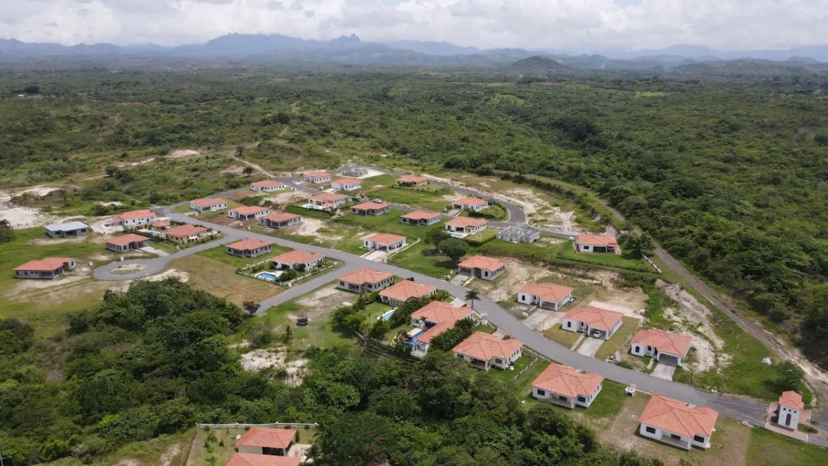 Venta de Casa de Campo y Playa en Hacienda Pacífica, San Carlos