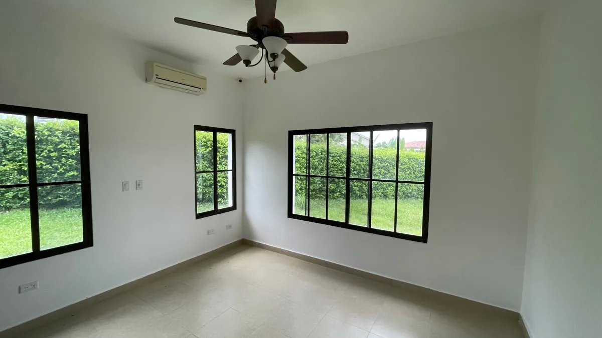 Venta de Casa de Campo y Playa en Hacienda Pacífica, San Carlos