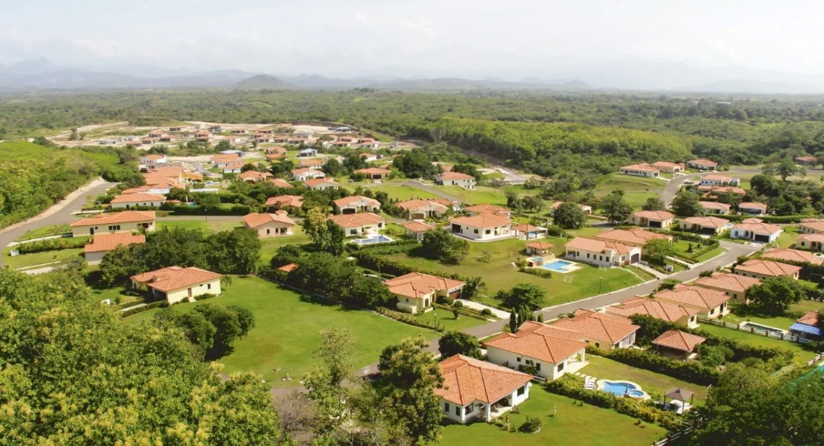 Venta de Casa de Campo y Playa en Hacienda Pacífica, San Carlos