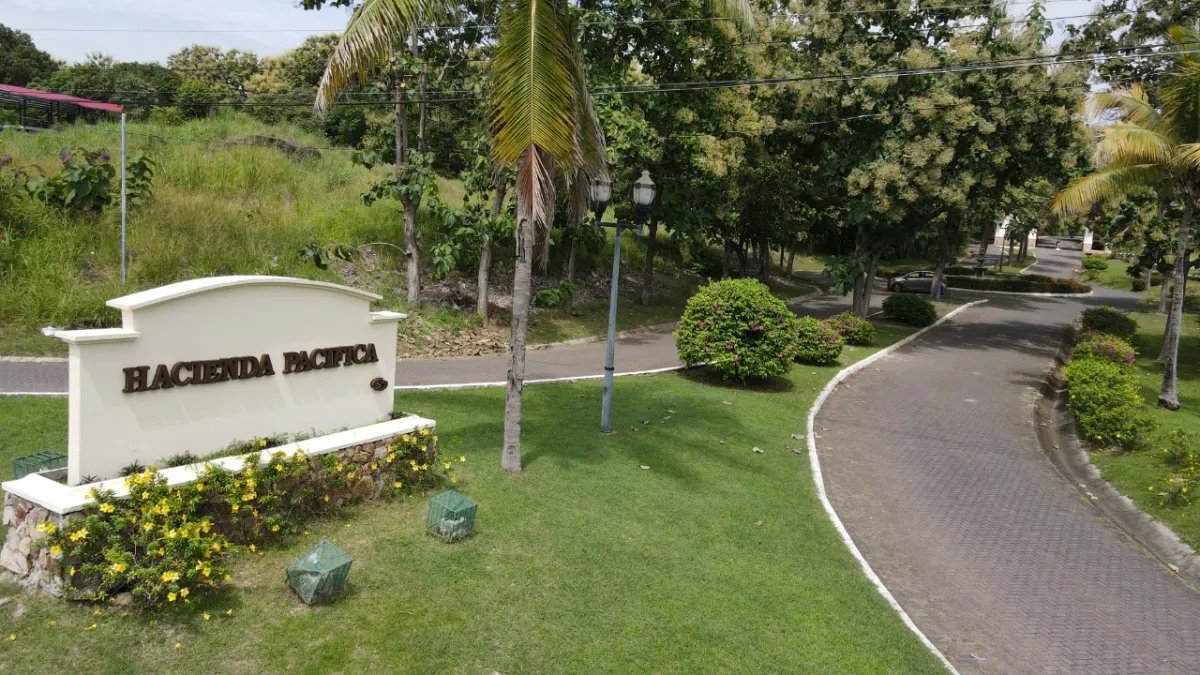 Venta de Casa de Campo y Playa en Hacienda Pacífica, San Carlos