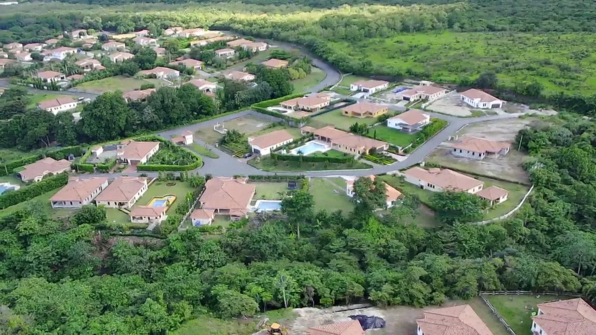 Venta de Casa de Campo y Playa en Hacienda Pacífica, San Carlos