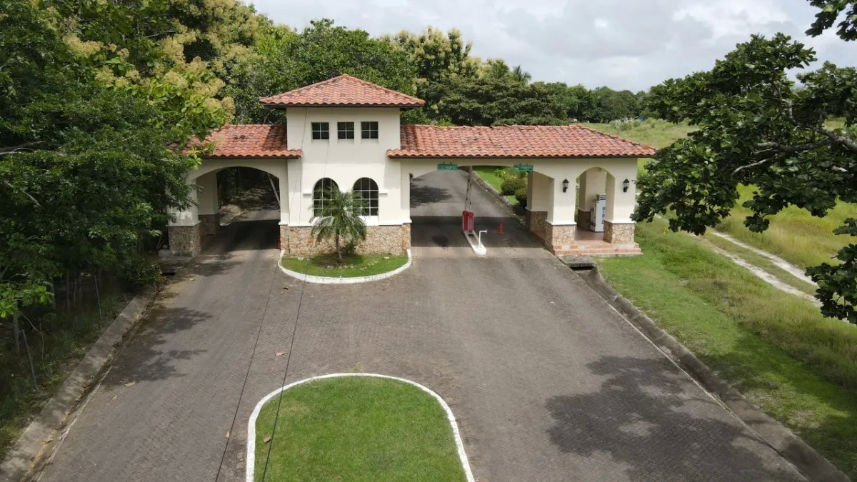 Venta de Casa de Campo y Playa en Hacienda Pacífica, San Carlos