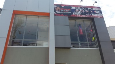 47981 - Via porras - locales