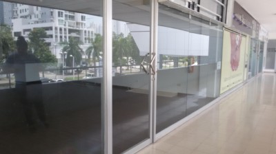 58381 - Costa del este - locales